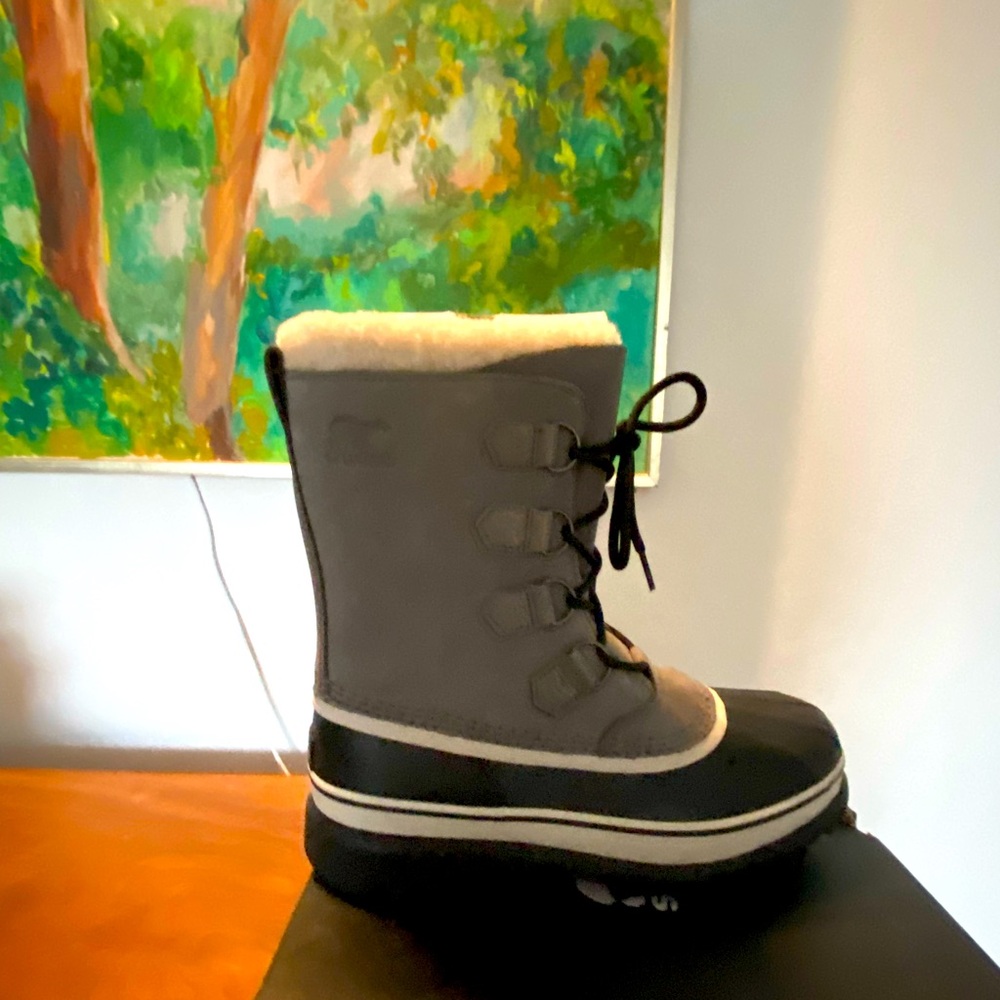 Sorrell snow boots. Brand new. Never used.Womens size 11.